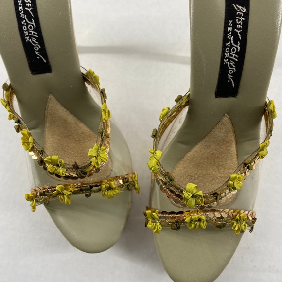 ✖️SOLD✖️Betsey Johnson Clear Wooden  Polly Open - Picture 5 of 5